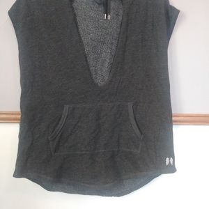Sleeveless athletic top
